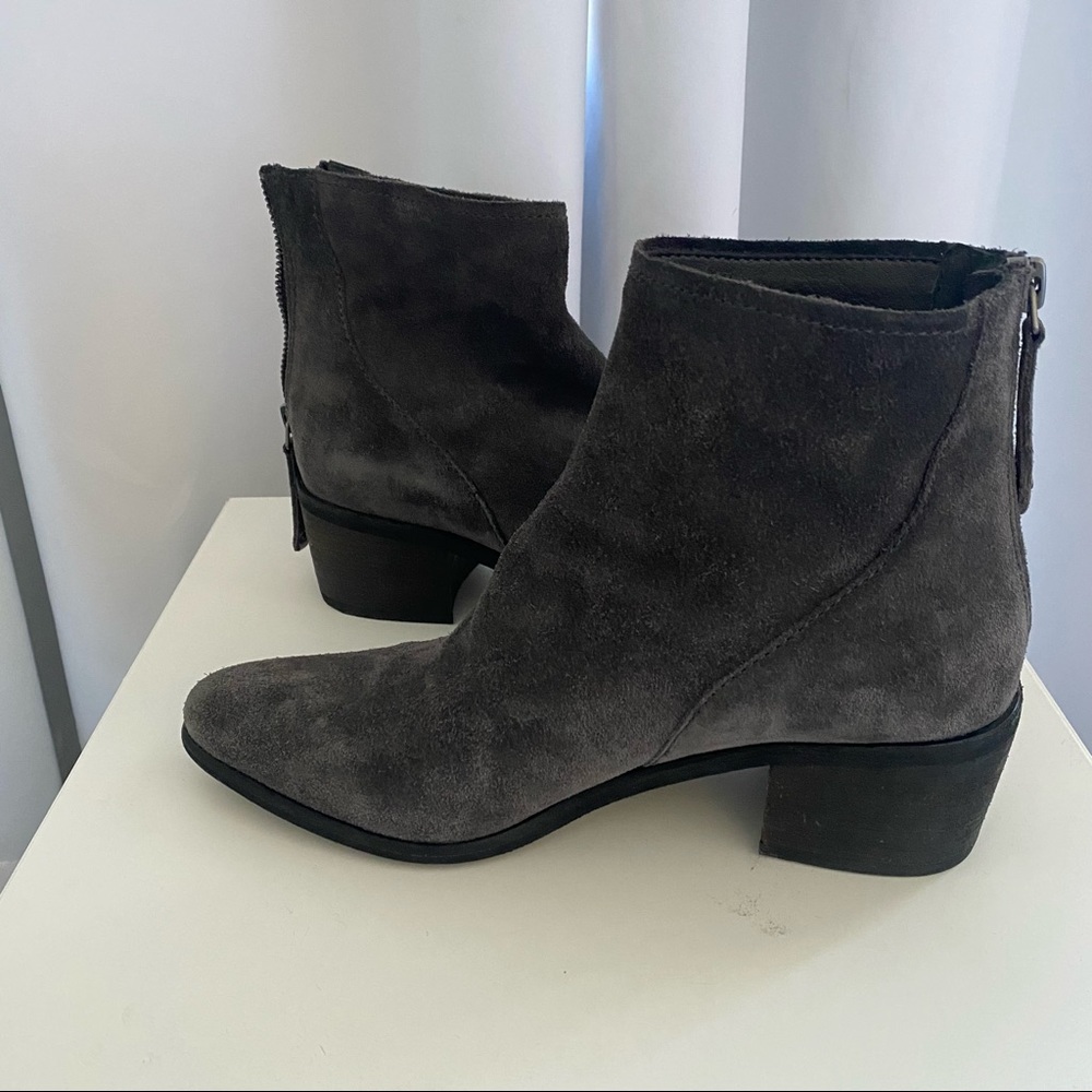 DOLCE VITA grey suede booties